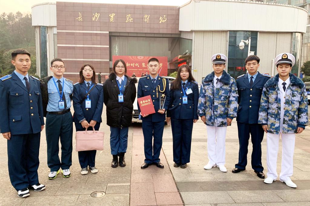 有渴望投身军营的莘萃学子