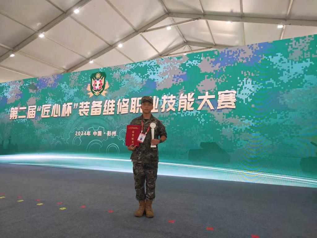 尹岳 三审… [详情]