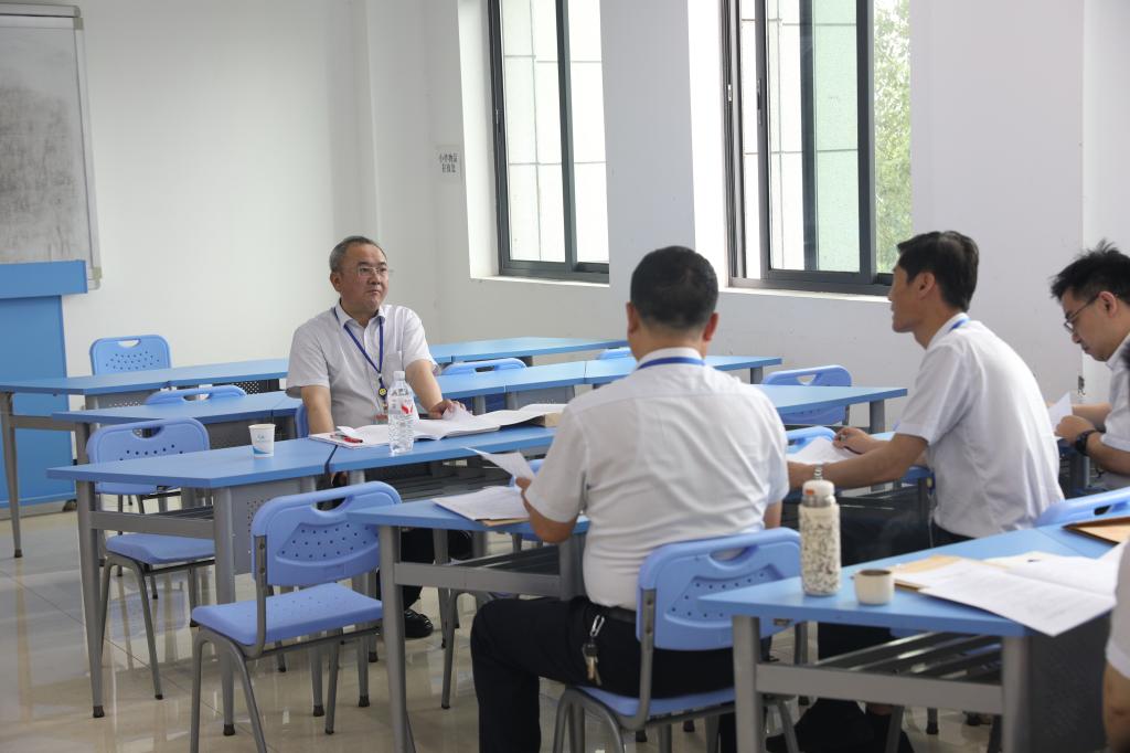 切实保障教职工退休后的权益